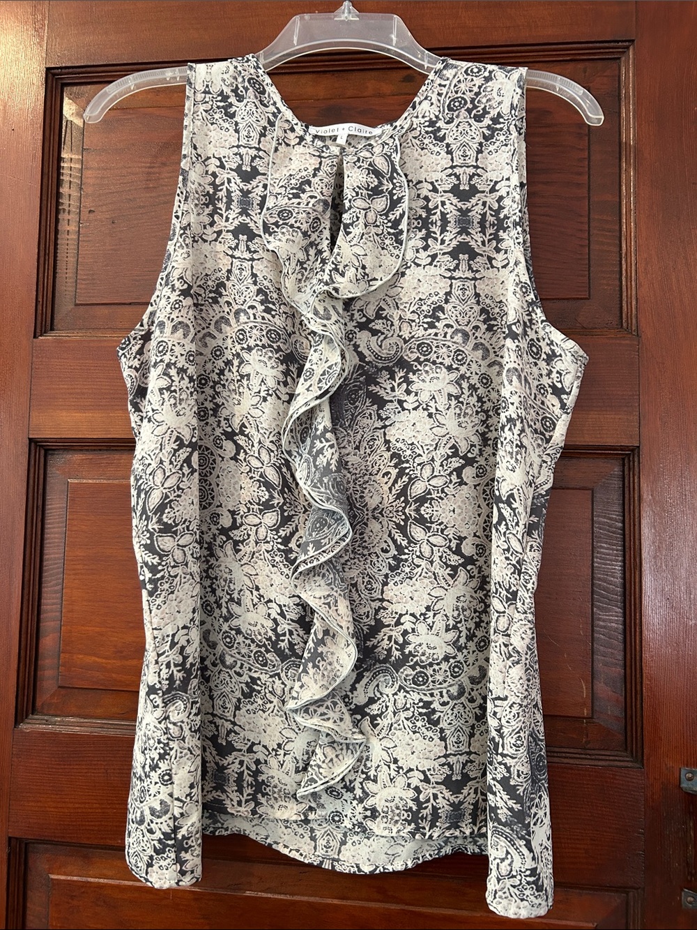Violet & Claire Black, White Ruffle Front Sleeveless Blouse Light Pink L